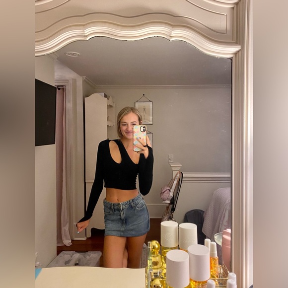 Urban Outfitters Black Top - Picture 1 of 4